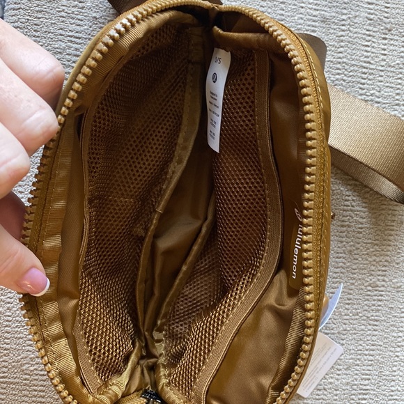 Lululemon everywhere belt bag - Picture 2 of 3